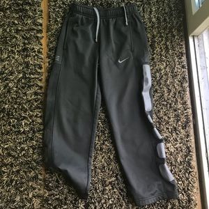 ✨SOLD ON MERC✨Nike Sweatpants